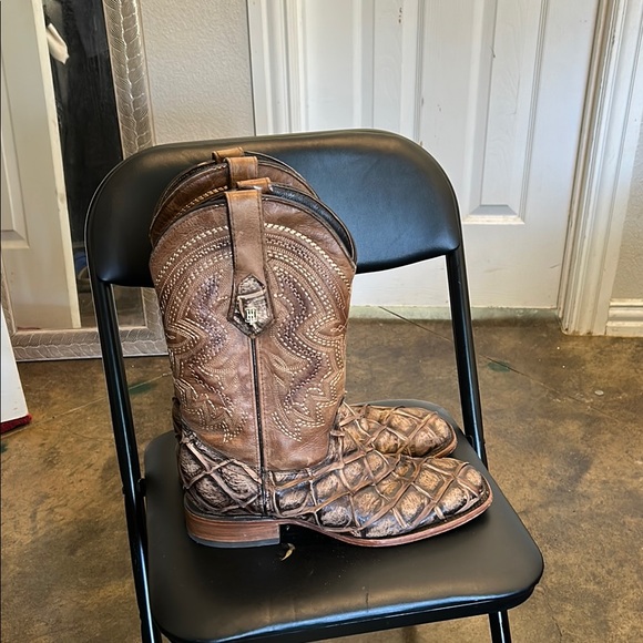 Brown Western Cowboy Boots - Picture 2 of 4